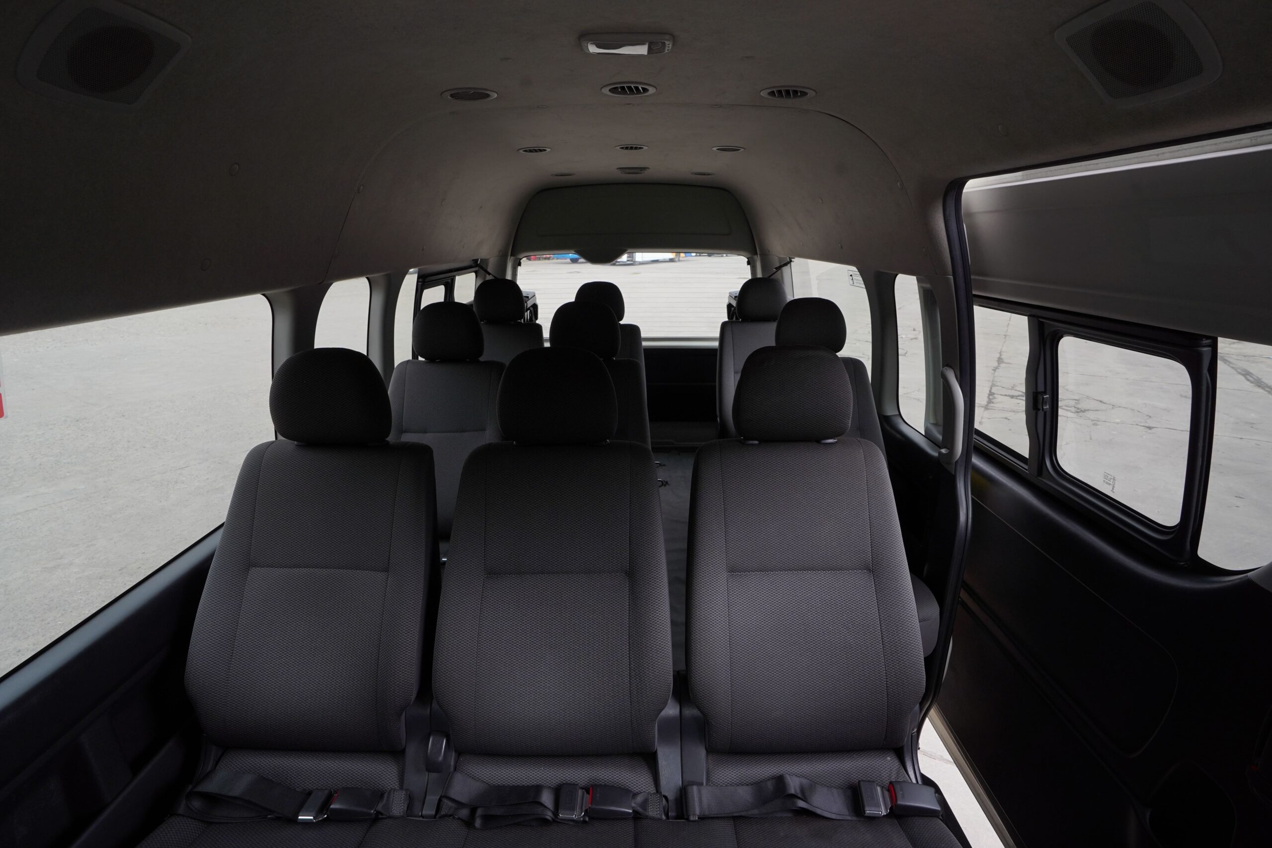 Toyota Hiace — foto 2